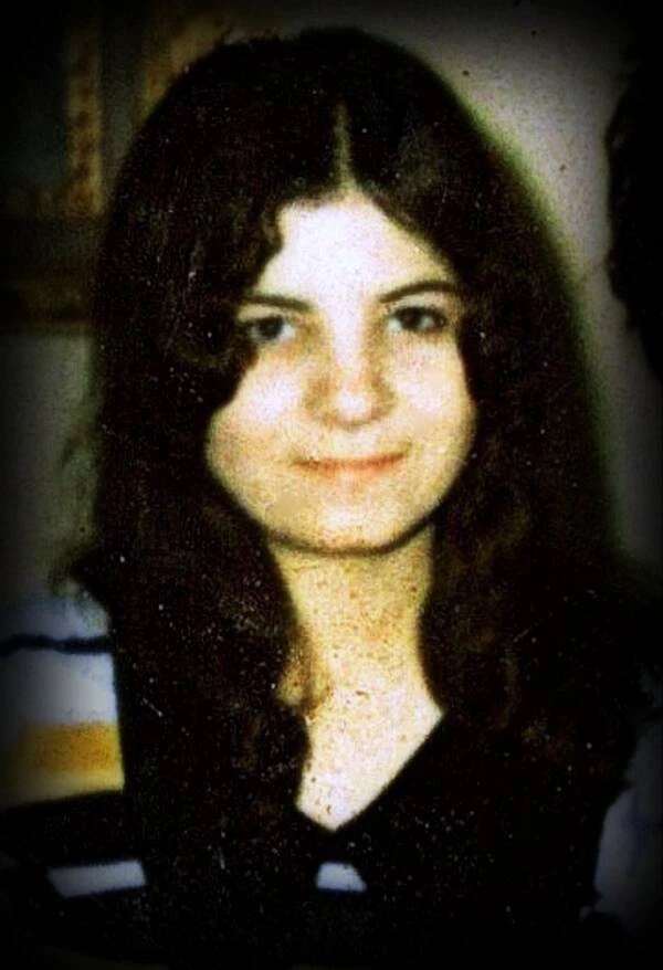 Con chó ngoạm cánh tay người mở ra cái chết của thiếu nữ xinh đẹp, liên quan đến nghi lễ huyền bí khiến hậu thế đau đầu-1