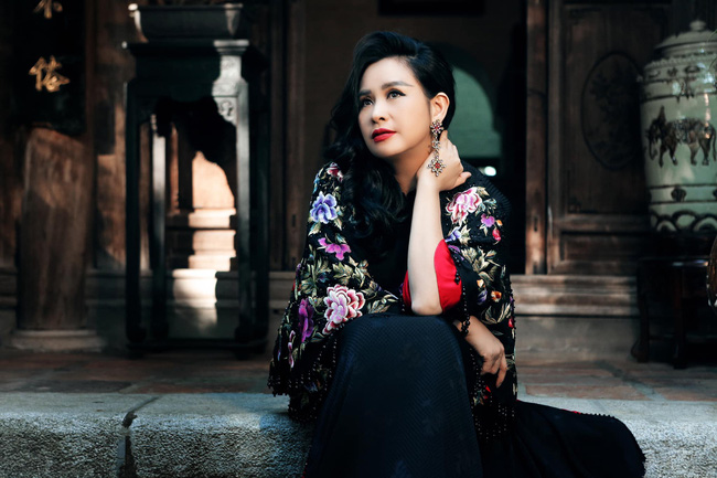 Thanh Lam tình cảm bên ông xã bác sĩ nhưng nhan sắc khi chụp cận gương mặt mới gây chú ý-3