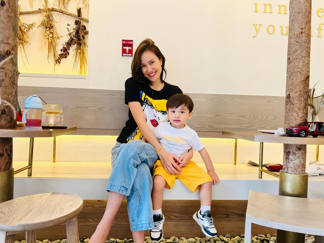 Nữ MC vừa khẩu chiến siêu mẫu Hà Anh: Thì ra học vấn cũng không phải dạng vừa, quan điểm dạy con càng đọc càng thấm-5