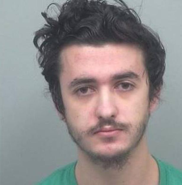 Được mẹ đưa đi du lịch, bé gái 12 tuổi nhận thêm một mớ tiền, không ngờ rơi vào bẫy địa ngục do mẹ giăng ra-2