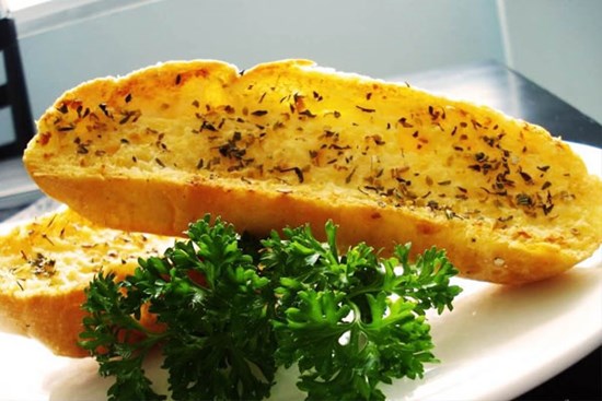 Cách làm bánh mì bơ tỏi thơm ngon cho bữa sáng