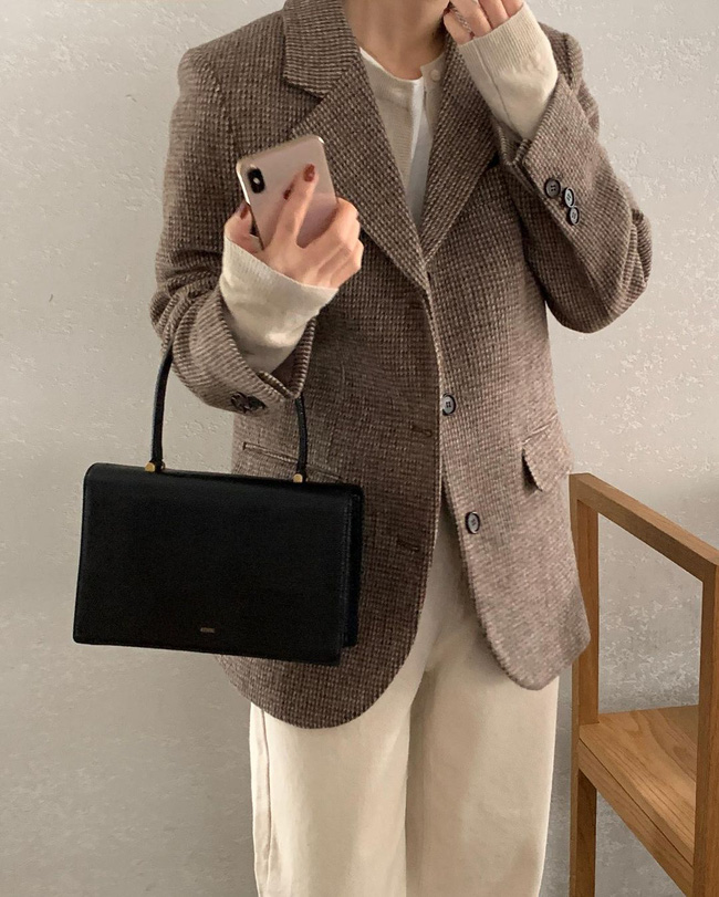 13 cách mặc blazer kẻ trẻ trung mà không bị rối mắt, chị em ghim ngay để diện Tết-12