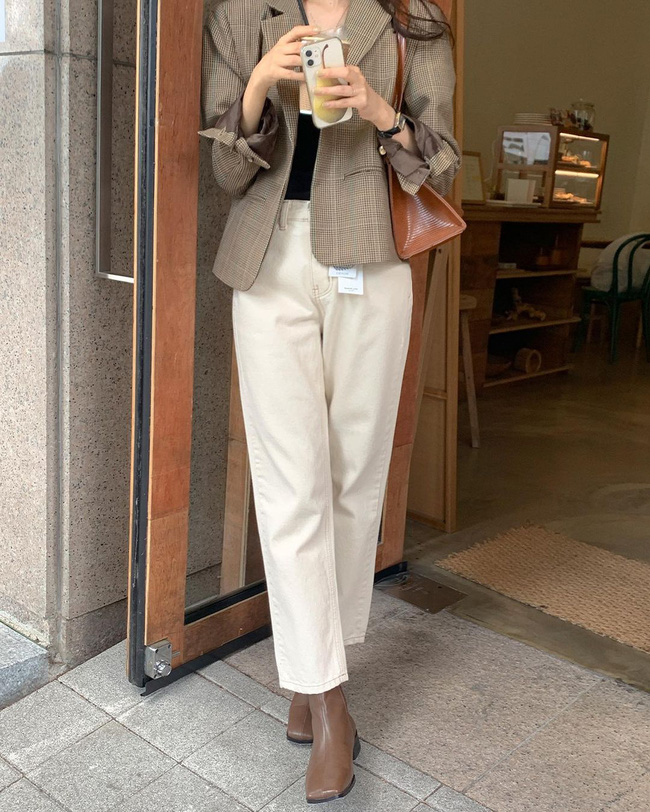 13 cách mặc blazer kẻ trẻ trung mà không bị rối mắt, chị em ghim ngay để diện Tết-3