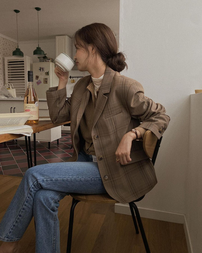13 cách mặc blazer kẻ trẻ trung mà không bị rối mắt, chị em ghim ngay để diện Tết-4