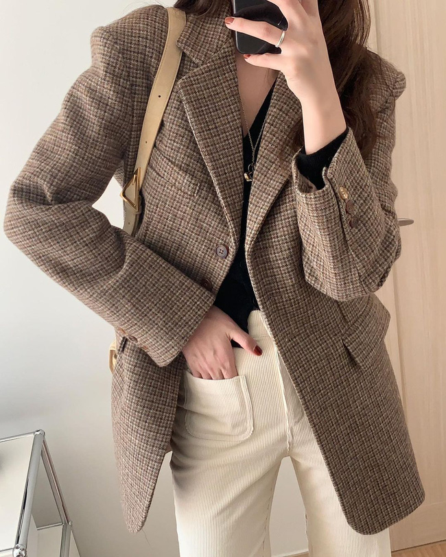 13 cách mặc blazer kẻ trẻ trung mà không bị rối mắt, chị em ghim ngay để diện Tết-7