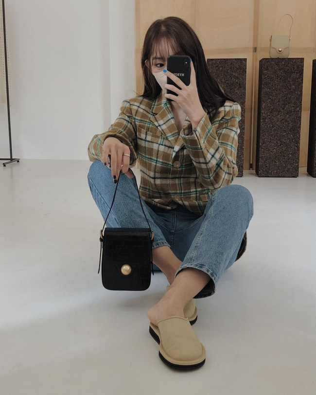 13 cách mặc blazer kẻ trẻ trung mà không bị rối mắt, chị em ghim ngay để diện Tết-8