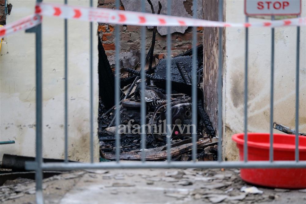 Hoang tàn hiện trường vụ nổ bình gas thổi bay mái phòng trọ khiến 3 người tử vong thương tâm ở Hà Nội-6