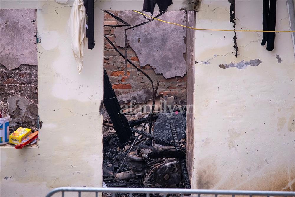 Hoang tàn hiện trường vụ nổ bình gas thổi bay mái phòng trọ khiến 3 người tử vong thương tâm ở Hà Nội-7