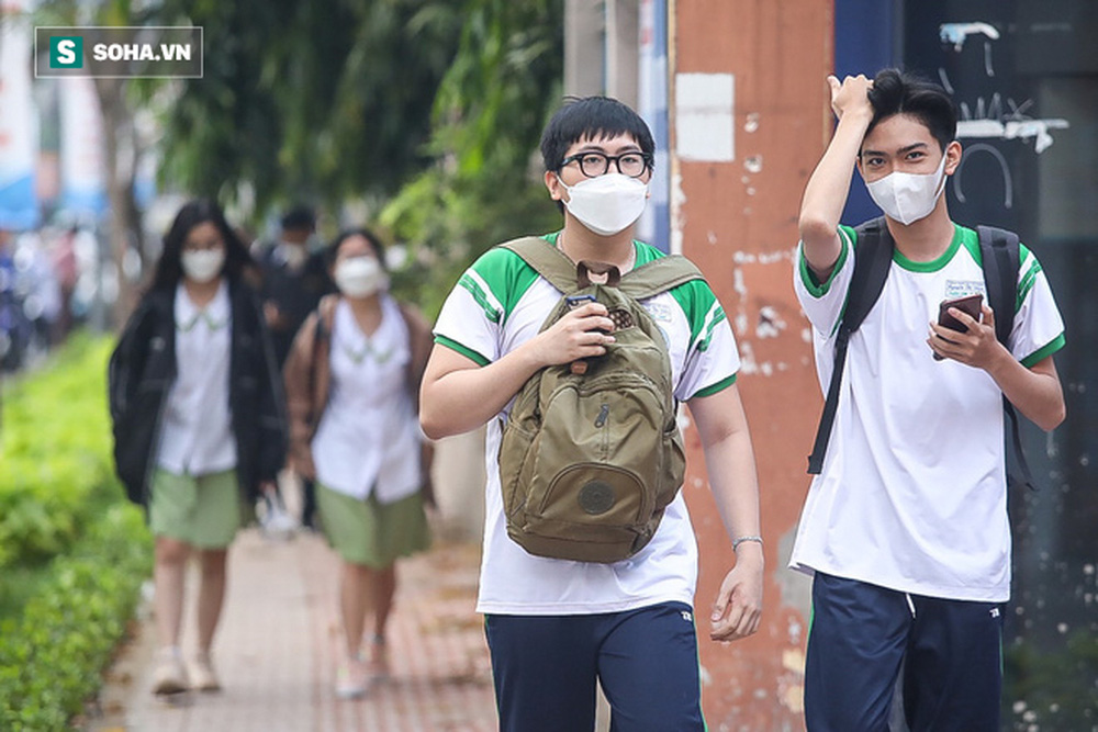 600.000 học sinh TP.HCM trở lại trường sau 8 tháng nghỉ dịch Covid-19: Vẫn còn lo sợ-1