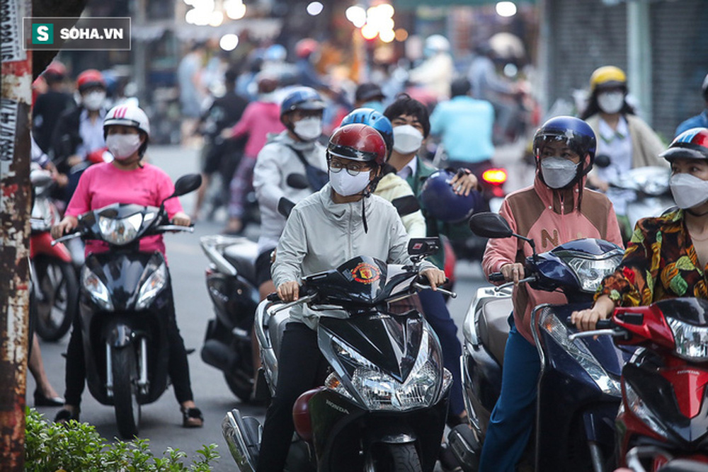 600.000 học sinh TP.HCM trở lại trường sau 8 tháng nghỉ dịch Covid-19: Vẫn còn lo sợ-3