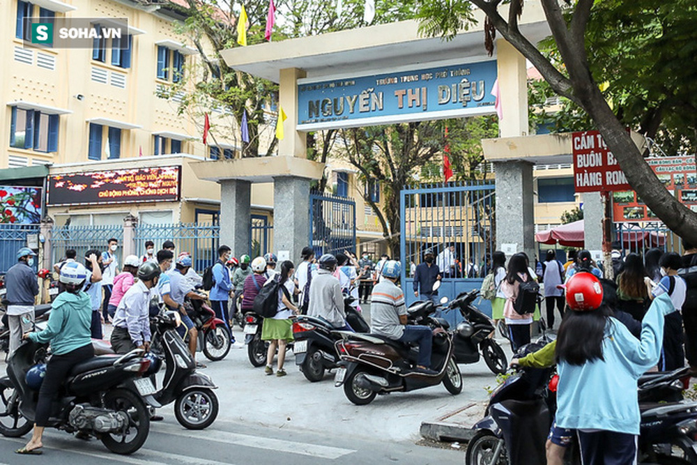 600.000 học sinh TP.HCM trở lại trường sau 8 tháng nghỉ dịch Covid-19: Vẫn còn lo sợ-5