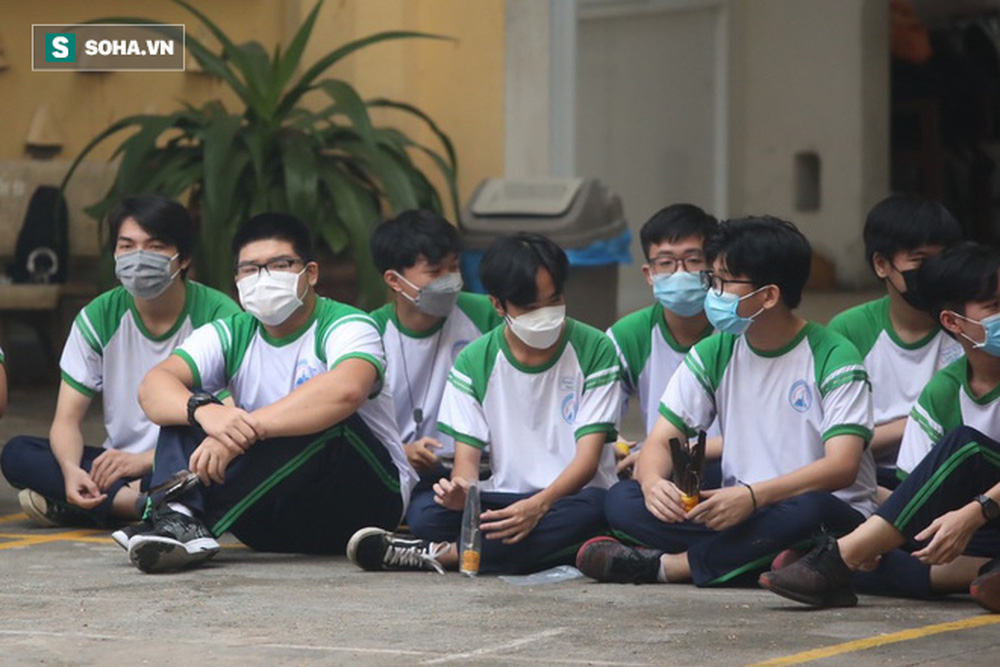 600.000 học sinh TP.HCM trở lại trường sau 8 tháng nghỉ dịch Covid-19: Vẫn còn lo sợ-9