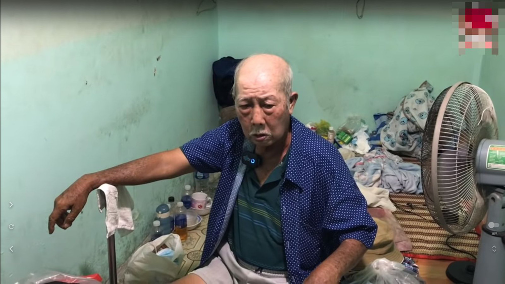 Phó giám đốc vì sa lưới tình mà tán gia bại sản, tuổi già cô quạnh bán vé số nuôi thân-3