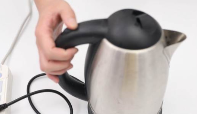 Ném vỏ trứng tương đương với ném tiền, 9/10 gia đình không biết-12