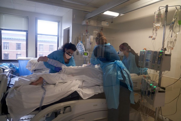 Kỷ lục 1 triệu ca nhiễm trong 24h: Sóng thần Covid đang nhấn chìm nước Mỹ với biến thể Omicron-1