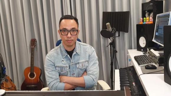 Nhạc sĩ Nguyễn Hồng Thuận tậu biệt thự mới trong những ngày đầu năm-2
