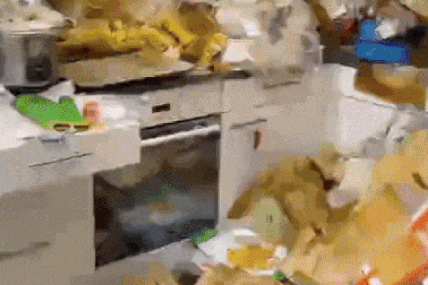 Màn cải tạo căn bếp bẩn thỉu nhất thế giới khiến dân mạng ngỡ ngàng, hút 40 triệu lượt xem