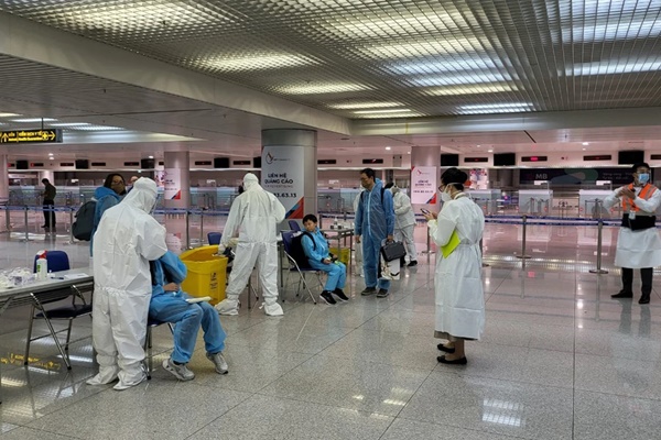 TP HCM: Ghi nhận ca nhiễm biến thể Omicron thứ 6 là tiếp viên hàng không-1