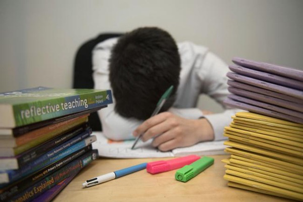 Thầy giáo 24 tuổi nhảy sông tự tử vì quá đau khổ với học sinh, dư luận giật mình đã bao giờ có ai nghĩ cho giáo viên?”-3