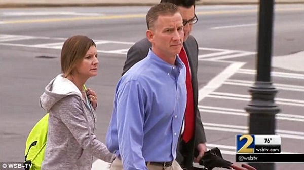 Con trai 15 tuổi học hành sa sút, gia đình choáng nặng khi phát hiện ra nguyên nhân, bắt nguồn từ mẹ của người yêu thiếu niên-2