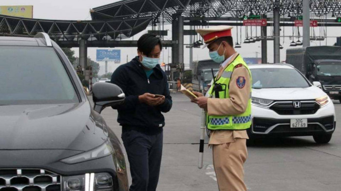 Vợ đi xe chồng, con mượn xe bố có bị phạt lỗi không chính chủ?-1