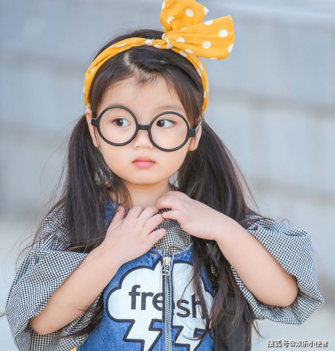 Sao nhí Bố Ơi Mình Đi Đâu Thế 6 tuổi kiếm được hợp đồng 1,5 tỷ: Bị xem là cỗ máy kiếm tiền của cha mẹ, hình ảnh hiện tại đầy xót xa-2