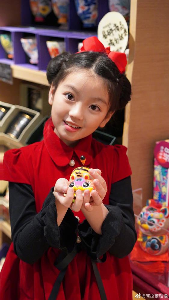 Sao nhí Bố Ơi Mình Đi Đâu Thế 6 tuổi kiếm được hợp đồng 1,5 tỷ: Bị xem là cỗ máy kiếm tiền của cha mẹ, hình ảnh hiện tại đầy xót xa-8