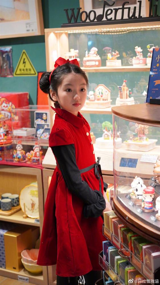 Sao nhí Bố Ơi Mình Đi Đâu Thế 6 tuổi kiếm được hợp đồng 1,5 tỷ: Bị xem là cỗ máy kiếm tiền của cha mẹ, hình ảnh hiện tại đầy xót xa-9