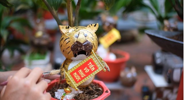 Chiêm ngưỡng dừa bonsai hình hổ thu hút khách trước Tết Nhâm Dần-6