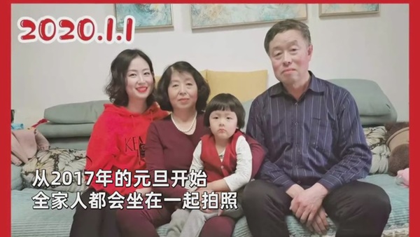 Cô gái khoe ảnh gia đình chụp Tết đều đặn hằng năm, bộ ảnh gây bão vì không khí ngọt ngào nhưng kéo đến cuối chợt thấy lặng người-4