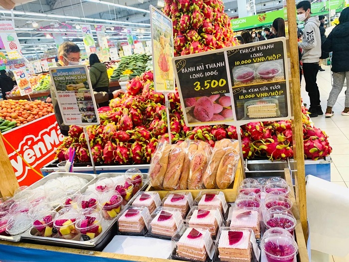 Thanh long được làm thành bánh mì và thạch bán ở siêu thị với giá chỉ 3.500 đồng/chiếc-2