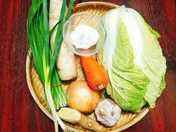 Biết được bí quyết này, vụng mấy cũng làm thành công món kim chi thập cẩm chua ngọt giòn ngon, hấp dẫn-1