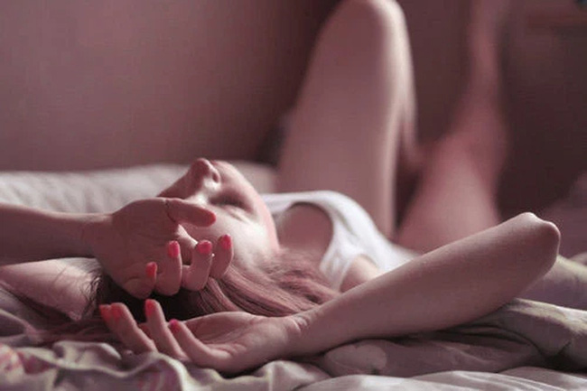 Bị mẹ chồng nhìn thấy vật nhạy cảm và dòng bí mật như núi lửa phun trào của cô vợ ngoan: Phụ nữ cần vượt ngưỡng an toàn!-3