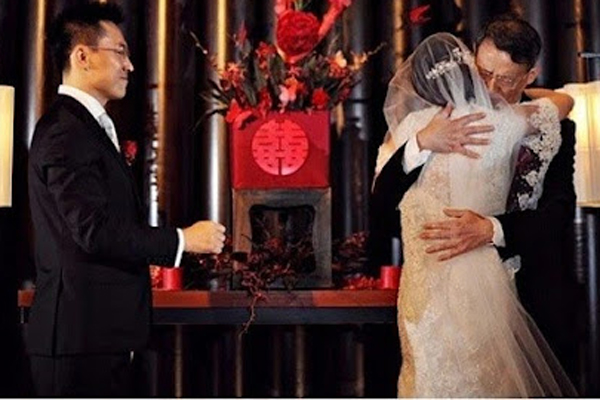 Định ly hôn chồng nhưng bố chồng hỏi một câu làm tôi tái mặt, không đủ can đảm bước ra khỏi nhà nữa-1