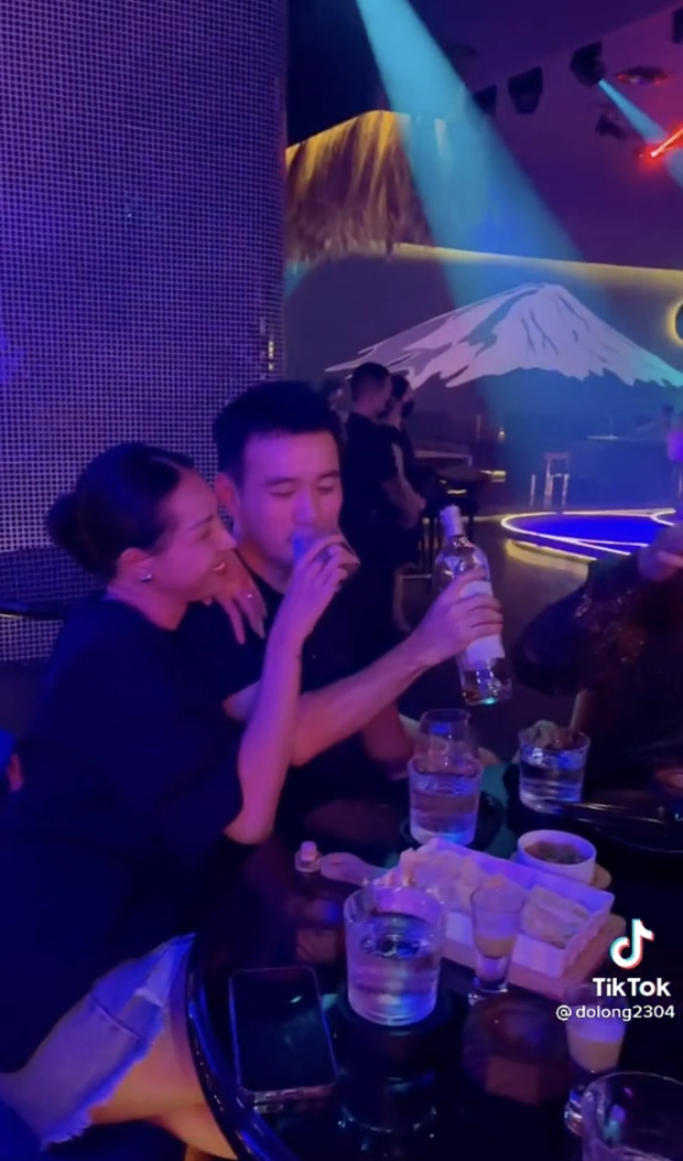 Lộ clip Kỳ Duyên nằm gọn trong lòng 1 người đàn ông, là nhân vật từng đụng chạm vòng 3 Ngọc Trinh-3