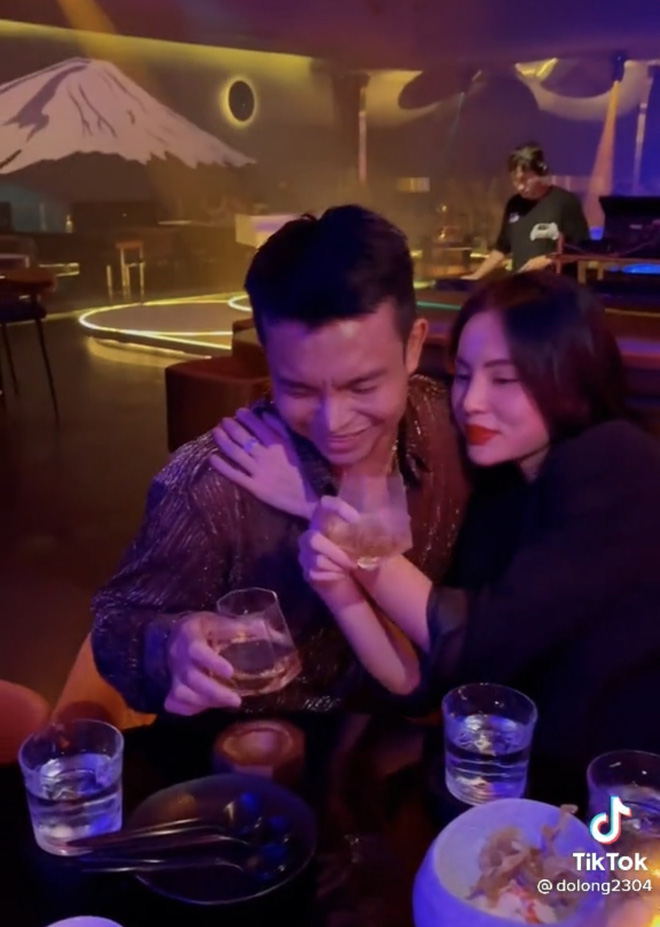 Lộ clip Kỳ Duyên nằm gọn trong lòng 1 người đàn ông, là nhân vật từng đụng chạm vòng 3 Ngọc Trinh-1