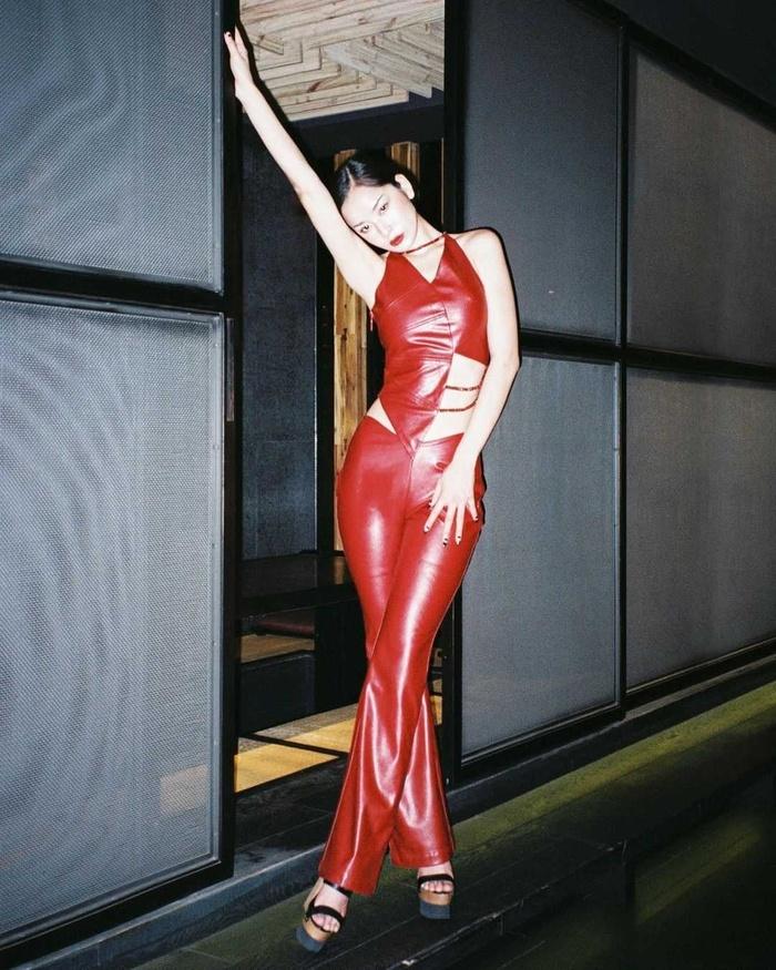 Trong Vbiz Chi Pu mặc xẻ táo bạo số 2 thì không ai dám nhận số 1-5