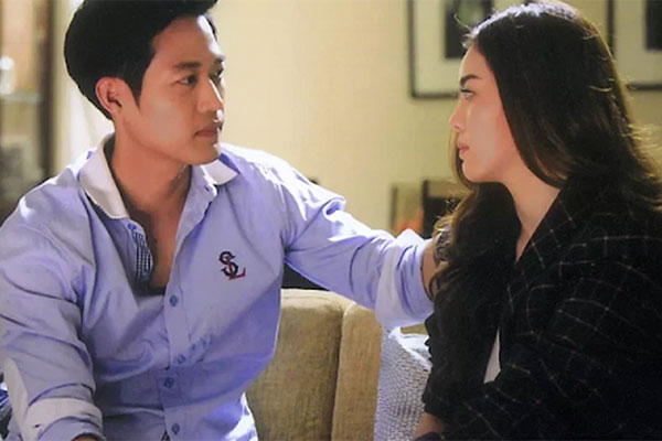 Mang cả thùng quần áo mới về quê, vừa mở ra chị dâu đã bĩu môi và chê một câu thẳng thừng khiến tôi ngượng chín mặt-2