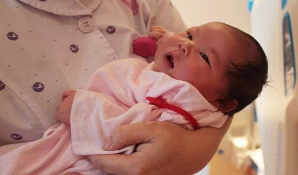 Thấy con càng lớn càng giống bạn thân, chồng nghi vợ lang chạ, nào ngờ xét nghiệm ADN mới phát hiện sự thật ngang trái như phim-2