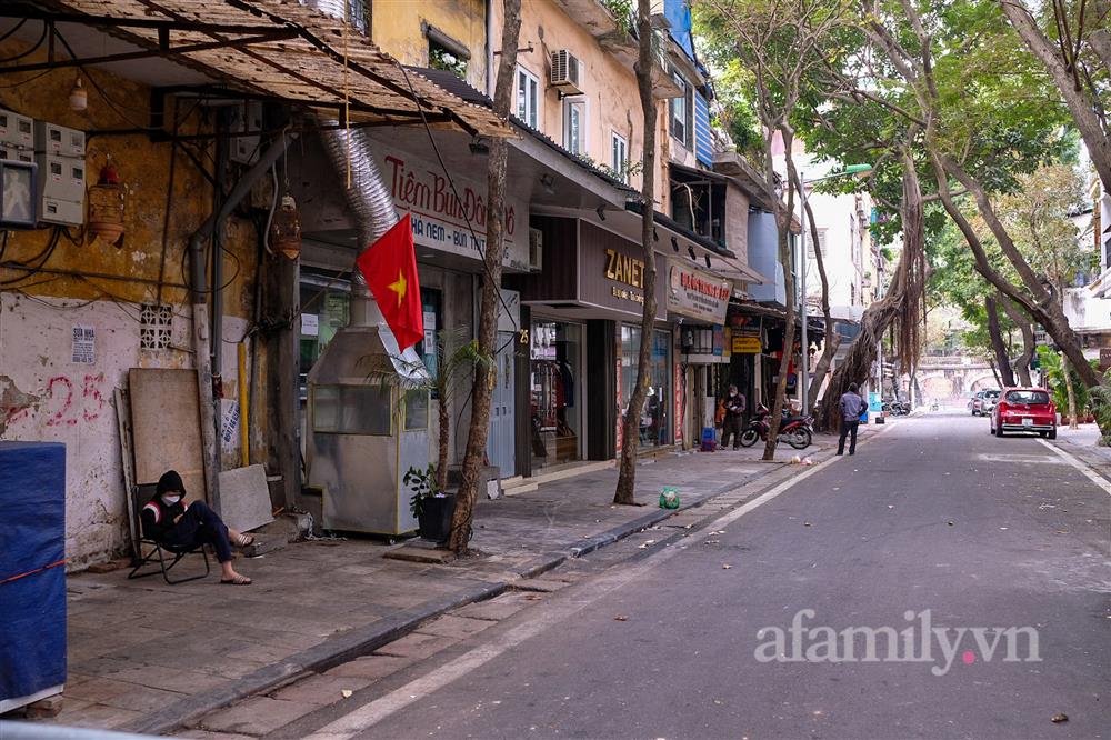 Hà Nội: Phong tỏa một đoạn phố Hàng Vải liên quan 3 ca F0-6