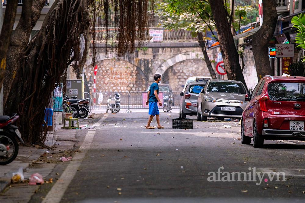 Hà Nội: Phong tỏa một đoạn phố Hàng Vải liên quan 3 ca F0-9