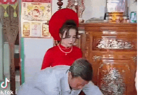 Đoạn clip 3 triệu lượt xem về tai nạn” của chú rể trong ngày cưới: Thánh nhọ đến mức đã phải ngồi xe lăn cũng chẳng yên thân!-2