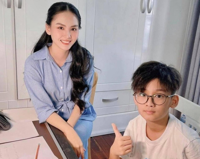 Những bóng hồng bên đời chồng cũ Lệ Quyên: Toàn mỹ nhân gợi cảm Vbiz, lý lịch cũng không tầm thường-6