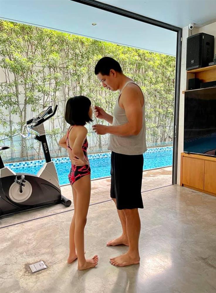 Cận cảnh căn biệt thự rộng rãi của siêu mẫu Bình Minh và vợ lớn hơn 4 tuổi-3