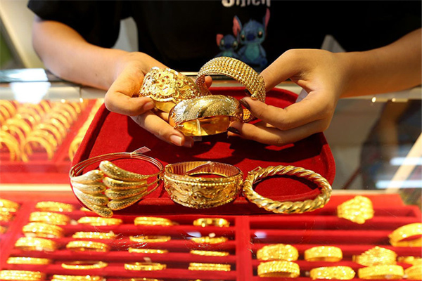 Giá vàng hôm nay 7/1: Đối mặt lạm phát, vàng giảm giá-2