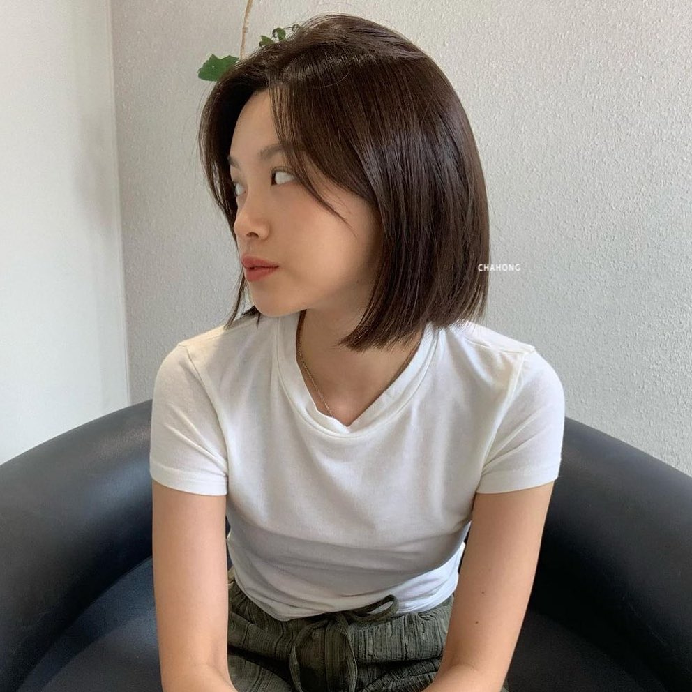 Sợ uốn xoăn sẽ thành thảm họa, đây là 4 kiểu tóc thẳng dễ áp dụng và trẻ trung hơn nhiều để bạn diện Tết-1