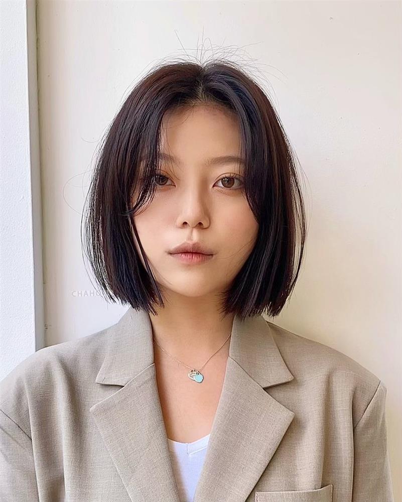 Sợ uốn xoăn sẽ thành thảm họa, đây là 4 kiểu tóc thẳng dễ áp dụng và trẻ trung hơn nhiều để bạn diện Tết-2