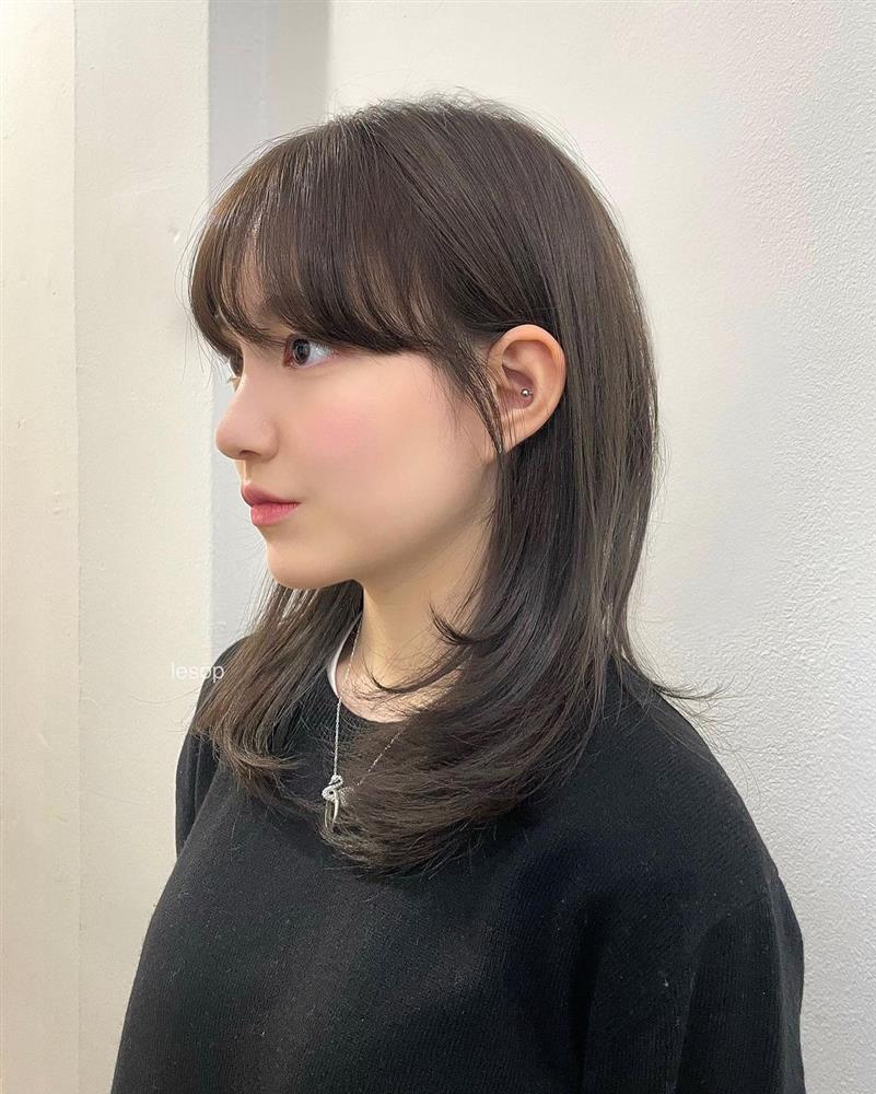 Sợ uốn xoăn sẽ thành thảm họa, đây là 4 kiểu tóc thẳng dễ áp dụng và trẻ trung hơn nhiều để bạn diện Tết-9