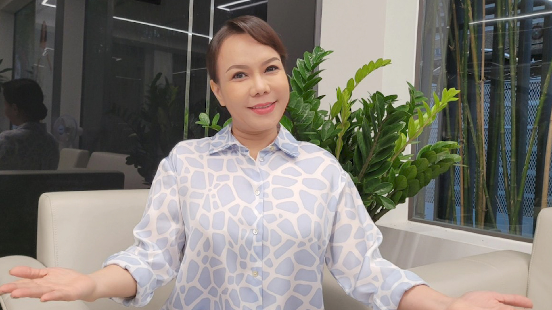 Việt Hương: Đã có nhiều người gọi điện nắm tay tôi nói sẽ cố sống, nhưng qua hôm sau tôi phải đưa áo quan tới-7