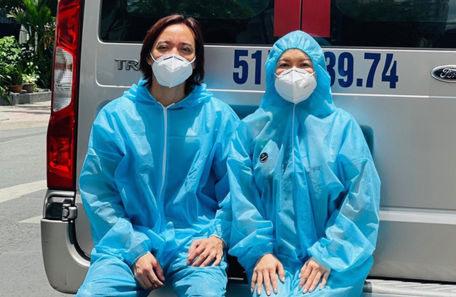 Việt Hương: Đã có nhiều người gọi điện nắm tay tôi nói sẽ cố sống, nhưng qua hôm sau tôi phải đưa áo quan tới-24